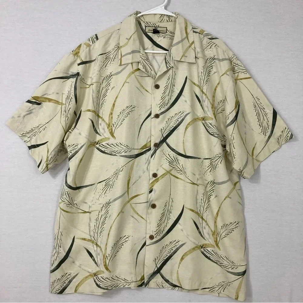 Tommy Bahama Leaf Print 100% Silk Short Sleeve Button Down size Large